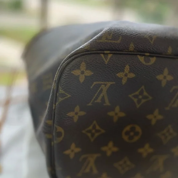 Louis Vuitton Monogram Neverfull - Size MM - Picture 8 of 9